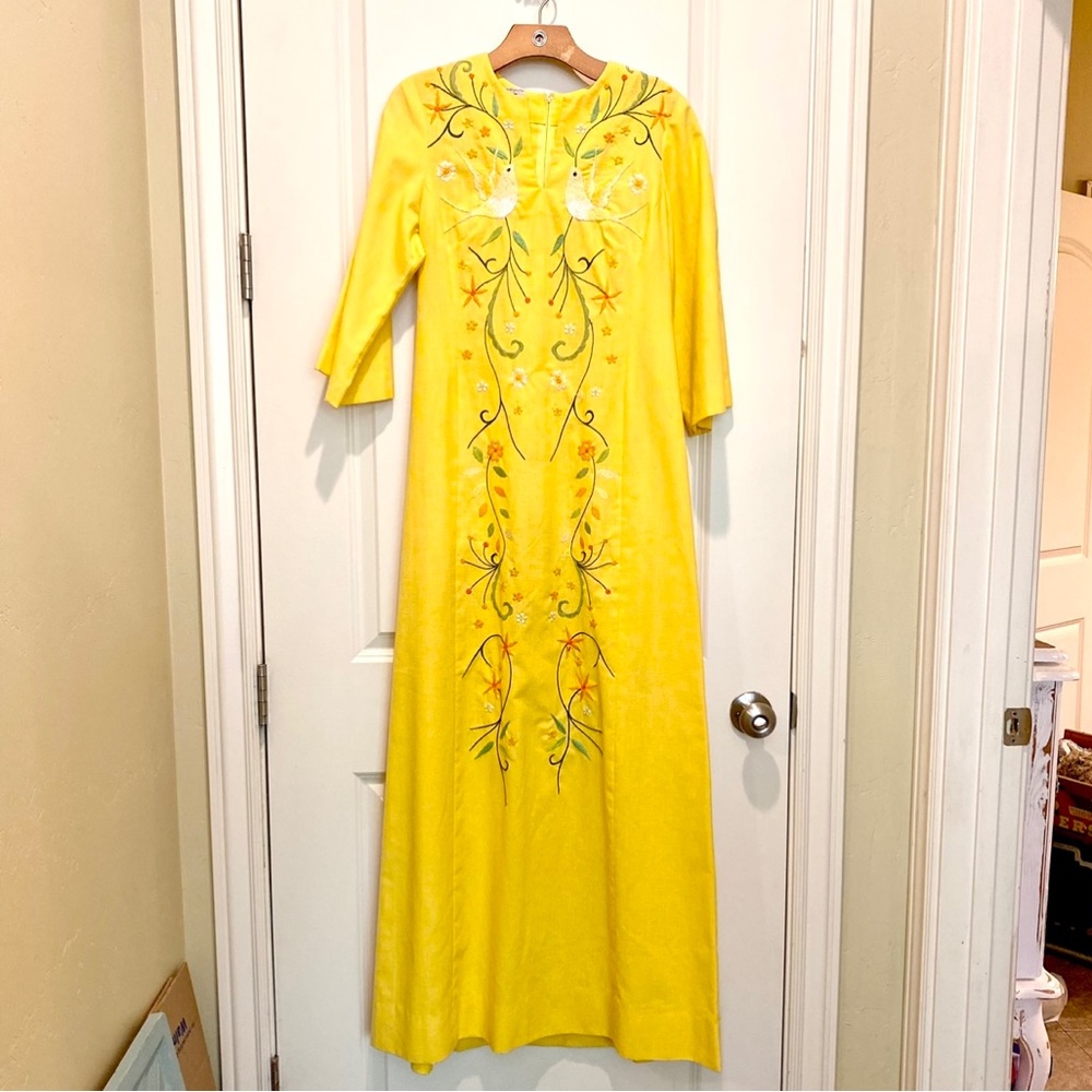 Darling Vintage 🌼🕊️ embroidered daisy dove yellow maxi dress by Emporium